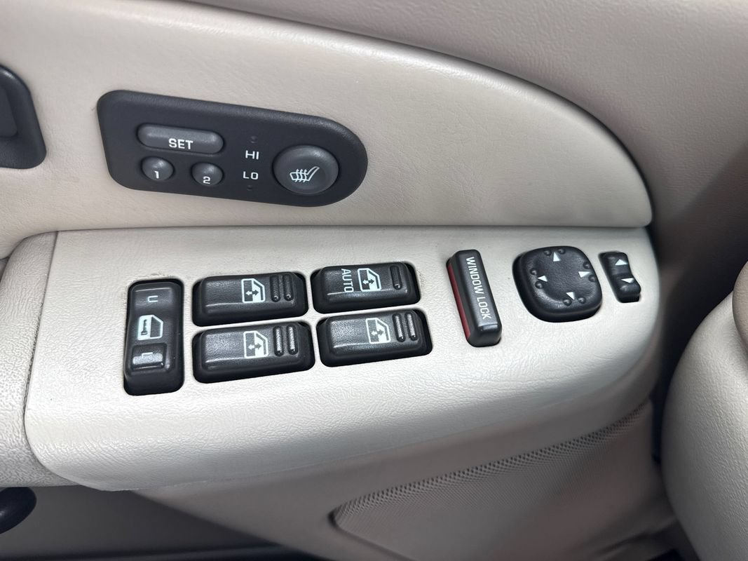 Used 2001 Chevrolet Tahoe LT w/ LT Preferred Equipment Group AWD/4WD image 14