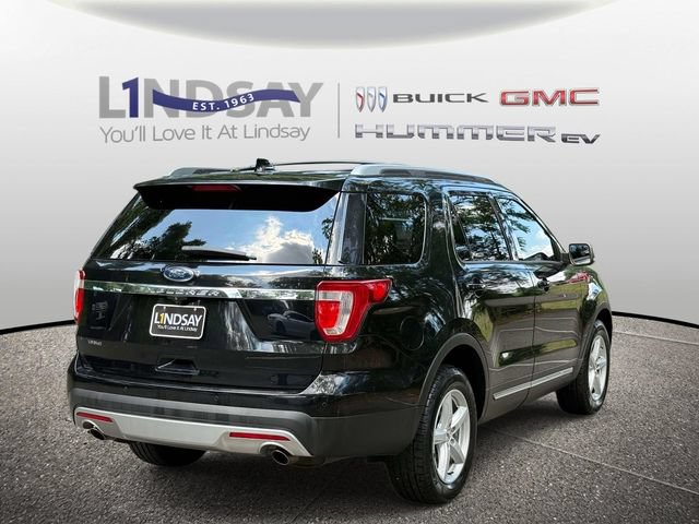 Used 2017 Ford Explorer XLT AWD/4WD image 7