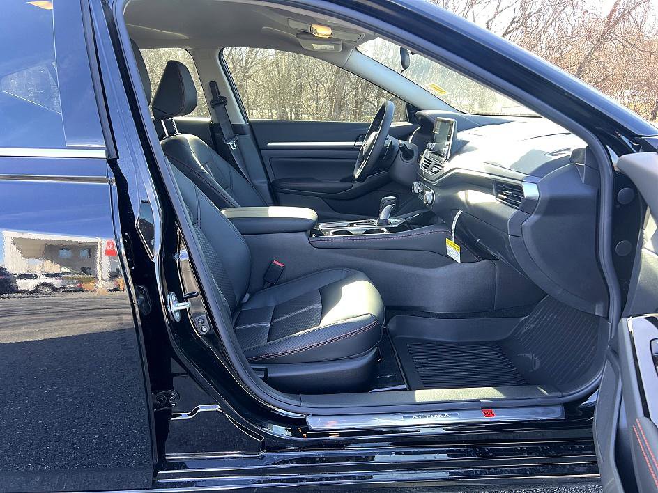 New 2025 Nissan Altima 2.5 SR image 19