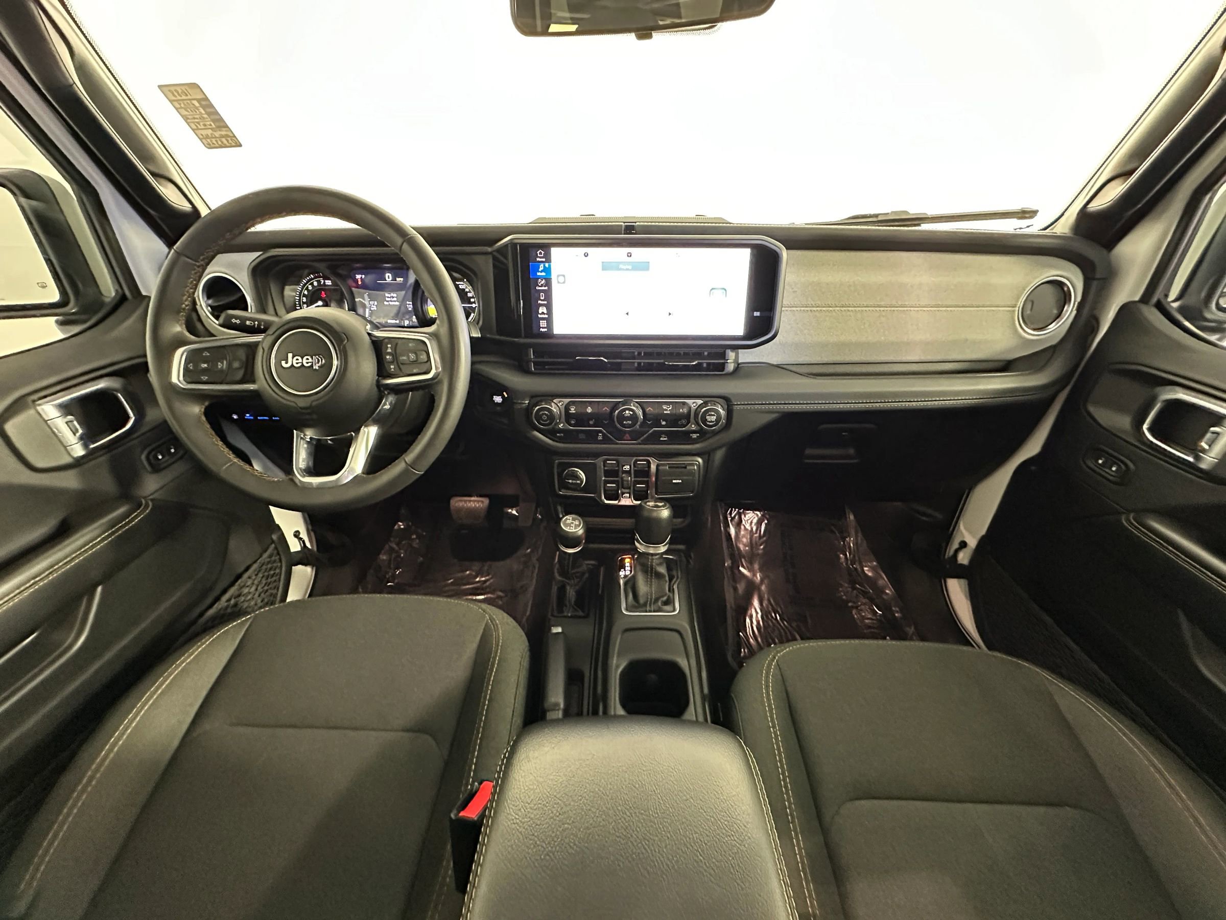 Used 2024 Jeep Wrangler Unlimited Sahara image 28