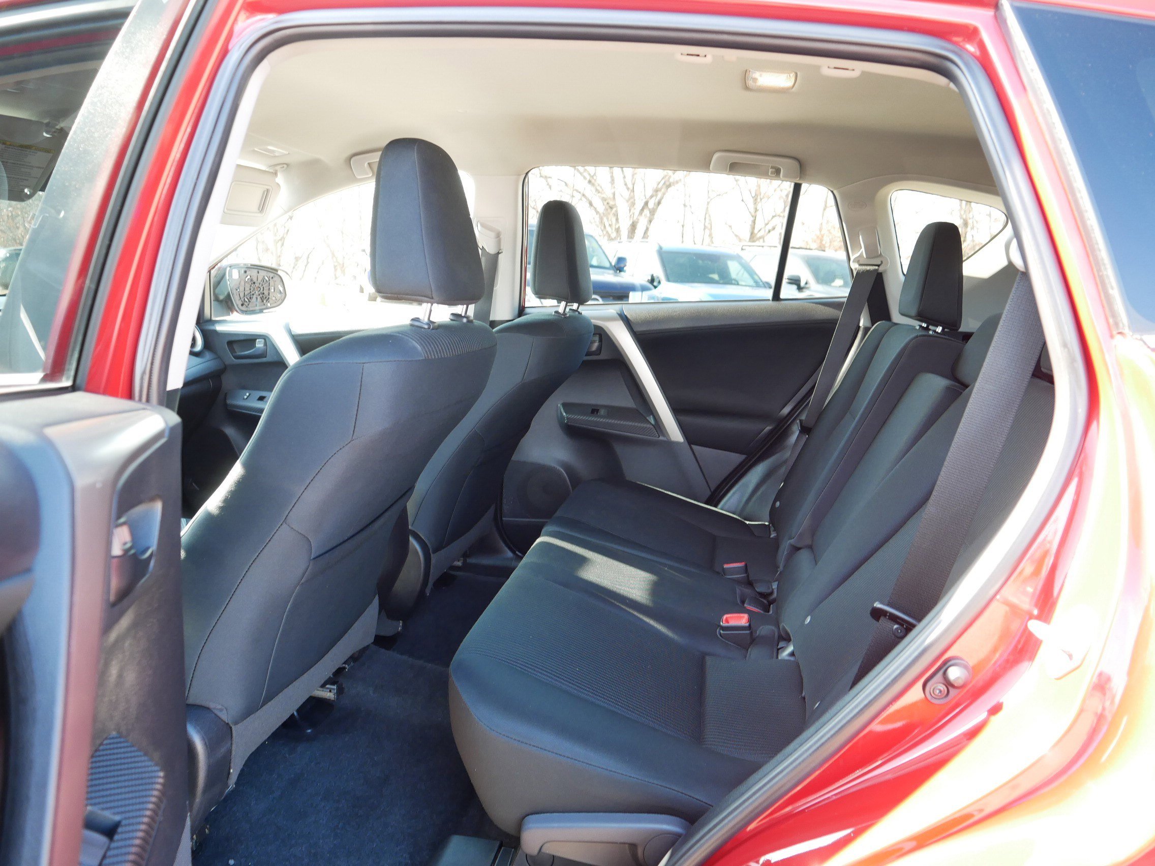 Used 2015 Toyota RAV4 LE image 31