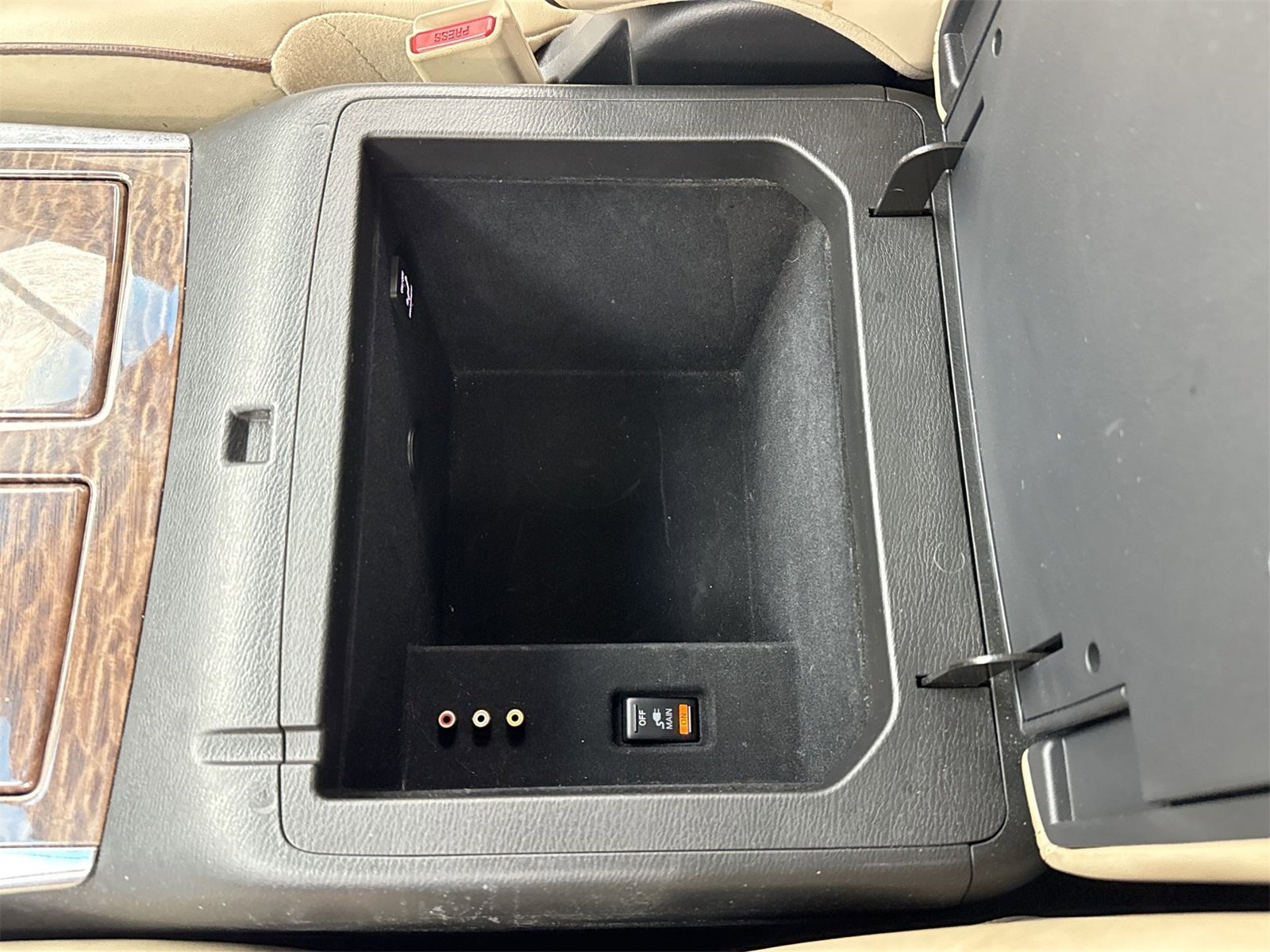 Used 2017 Nissan Armada Platinum w/ Captain Seat Package image 38