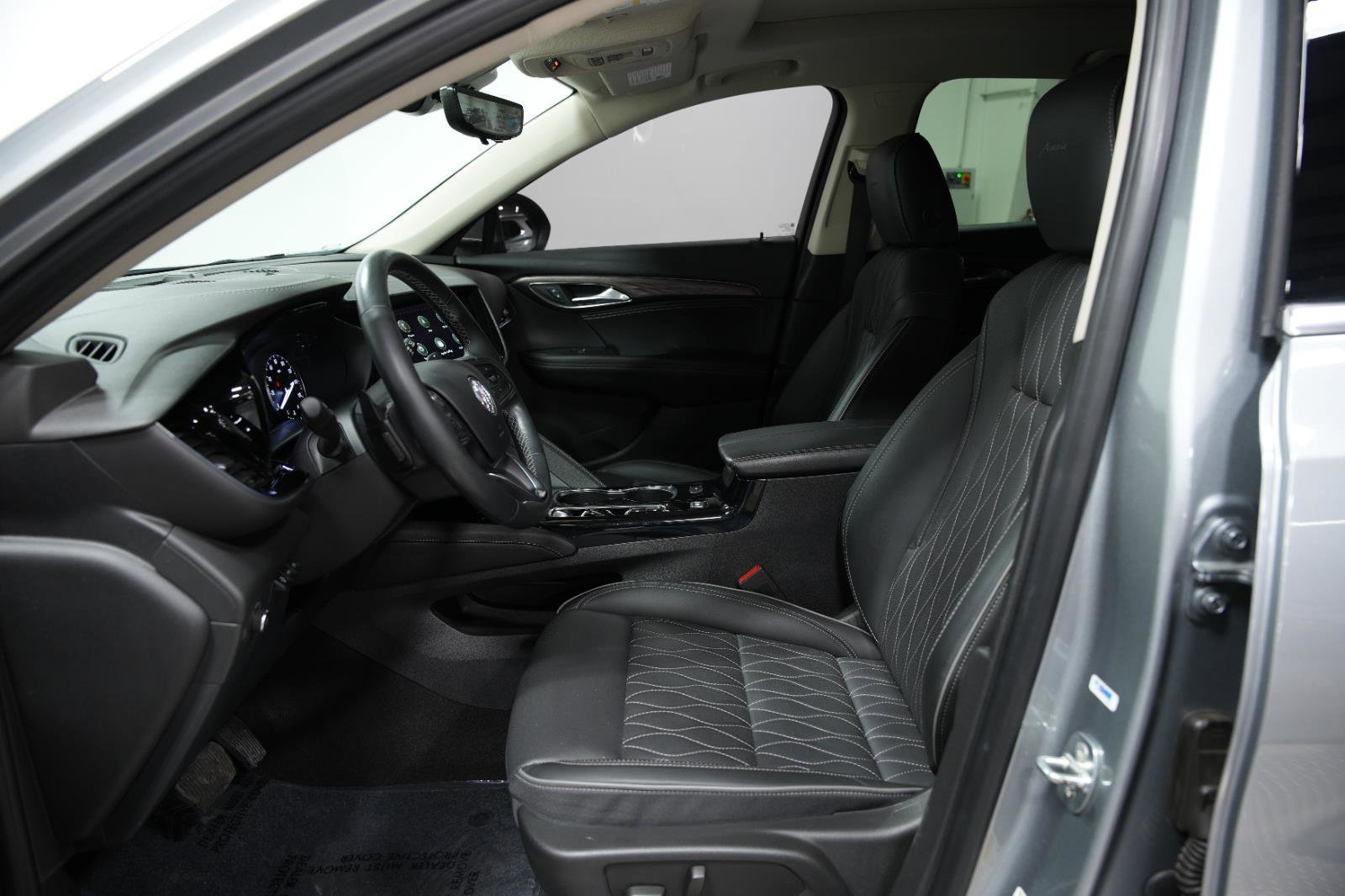 Used 2023 Buick Envision Avenir image 32