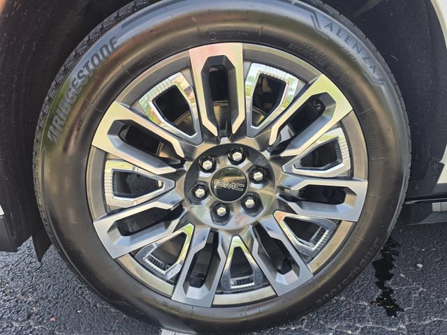 Used 2023 GMC Yukon Denali Ultimate AWD/4WD image 13