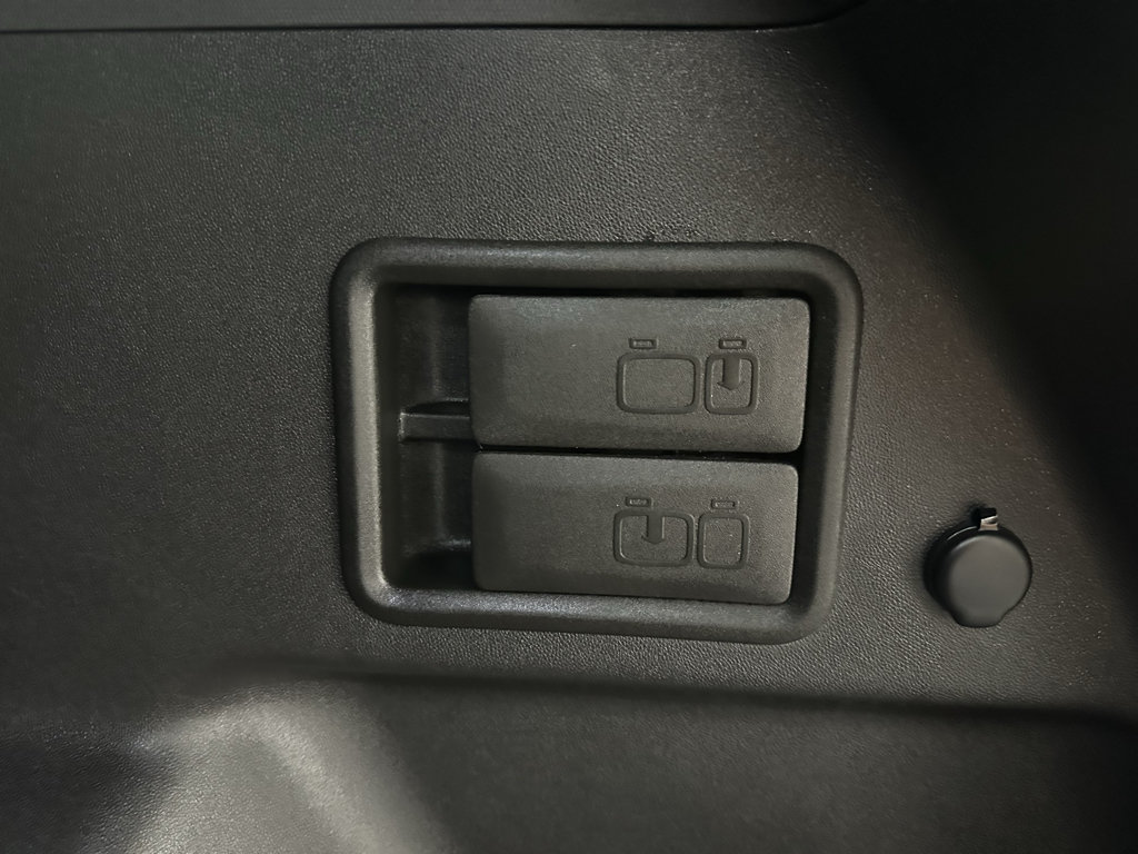 Used 2024 Chevrolet Equinox RS AWD/4WD image 9