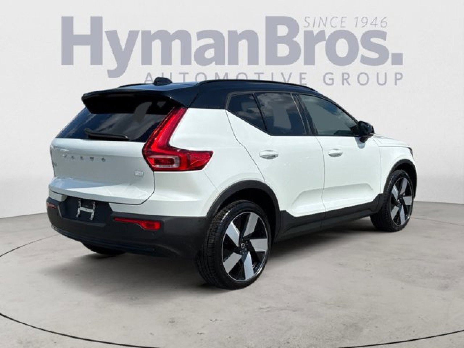 Used 2023 Volvo XC40 Recharge Ultimate w/ Protection Package Premier image 3