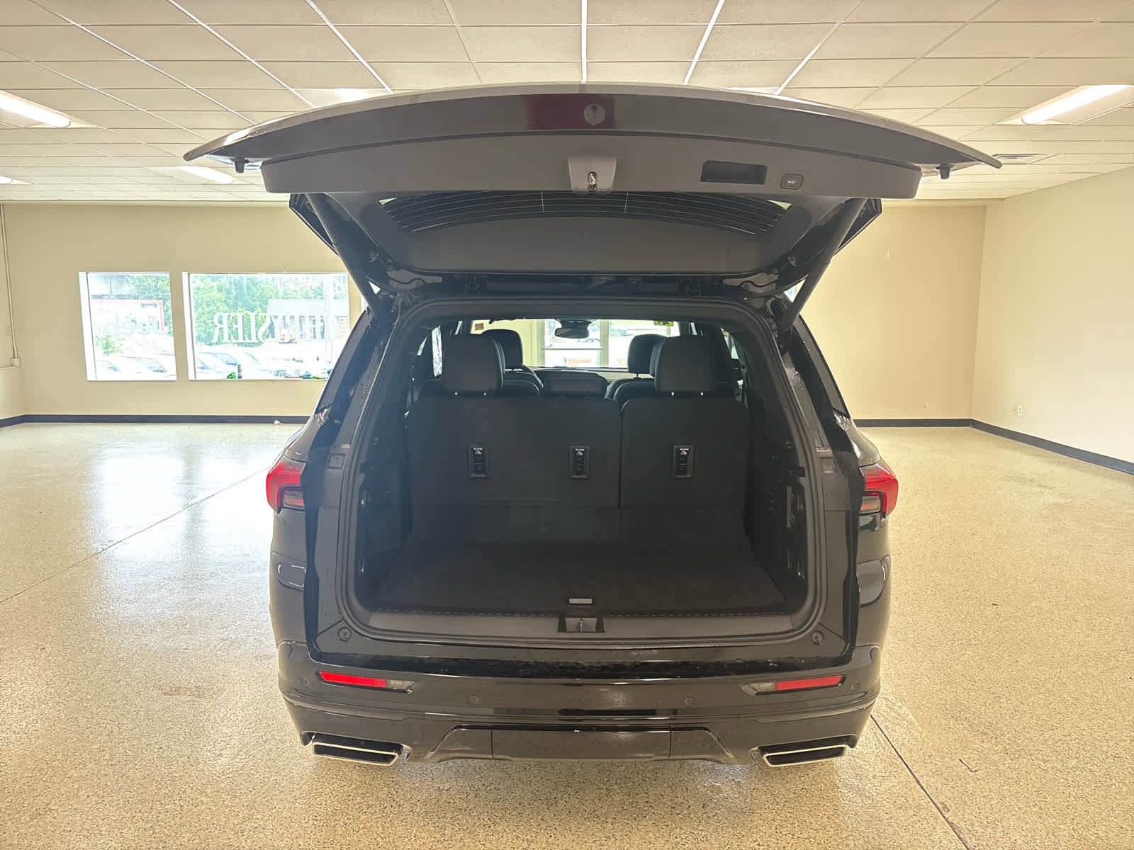 Used 2025 Buick Enclave Sport Touring w/ Power Package FWD image 17