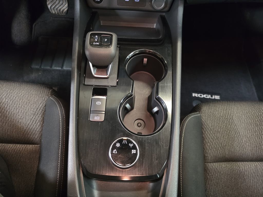 Used 2025 Nissan Rogue SV image 11