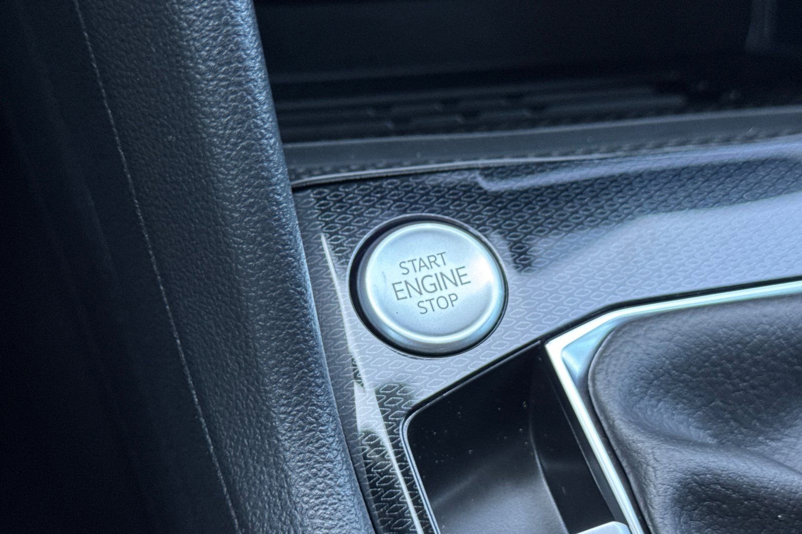 New 2025 Volkswagen Taos SE image 20