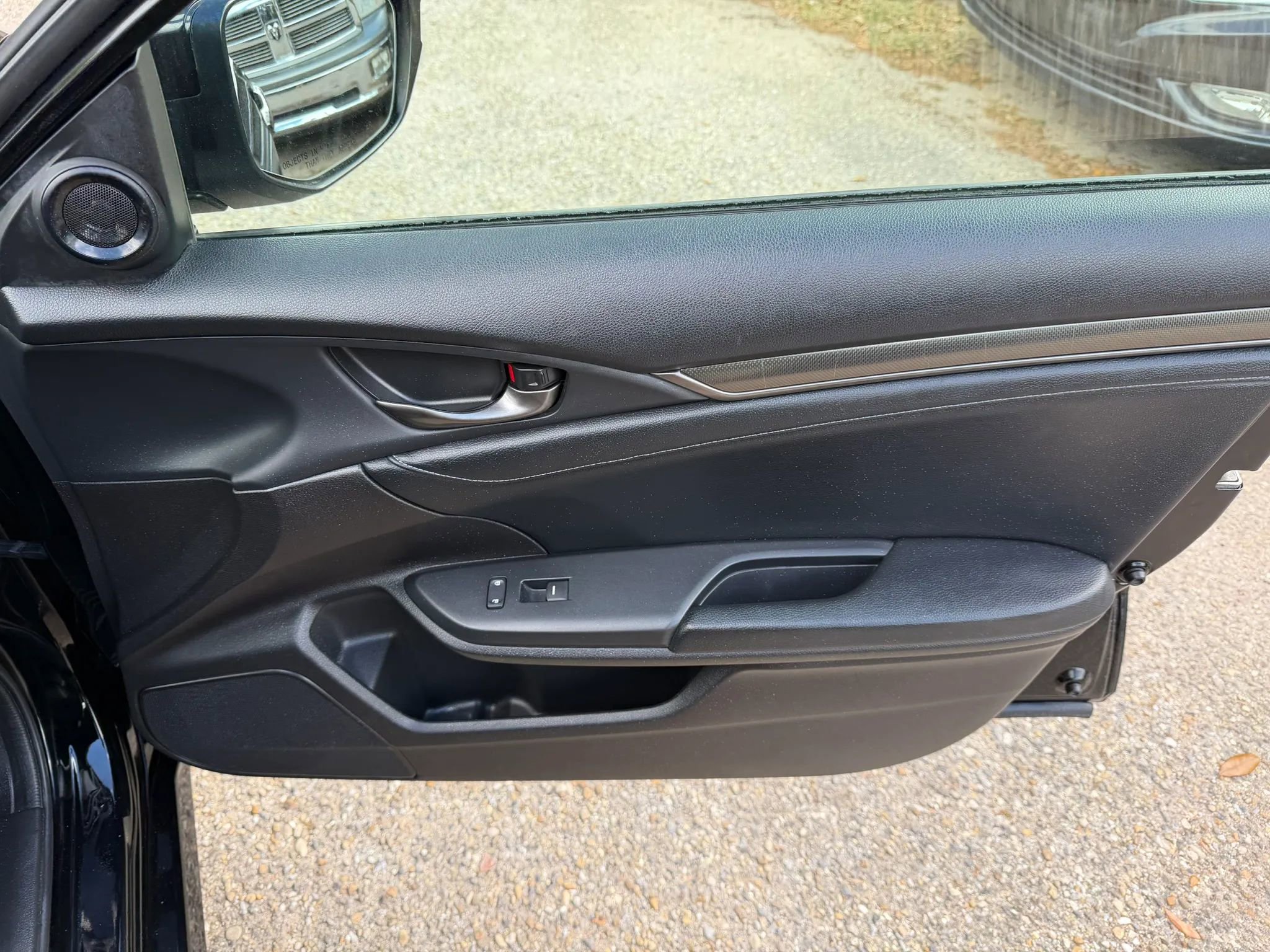 Used 2017 Honda Civic EX-L image 9
