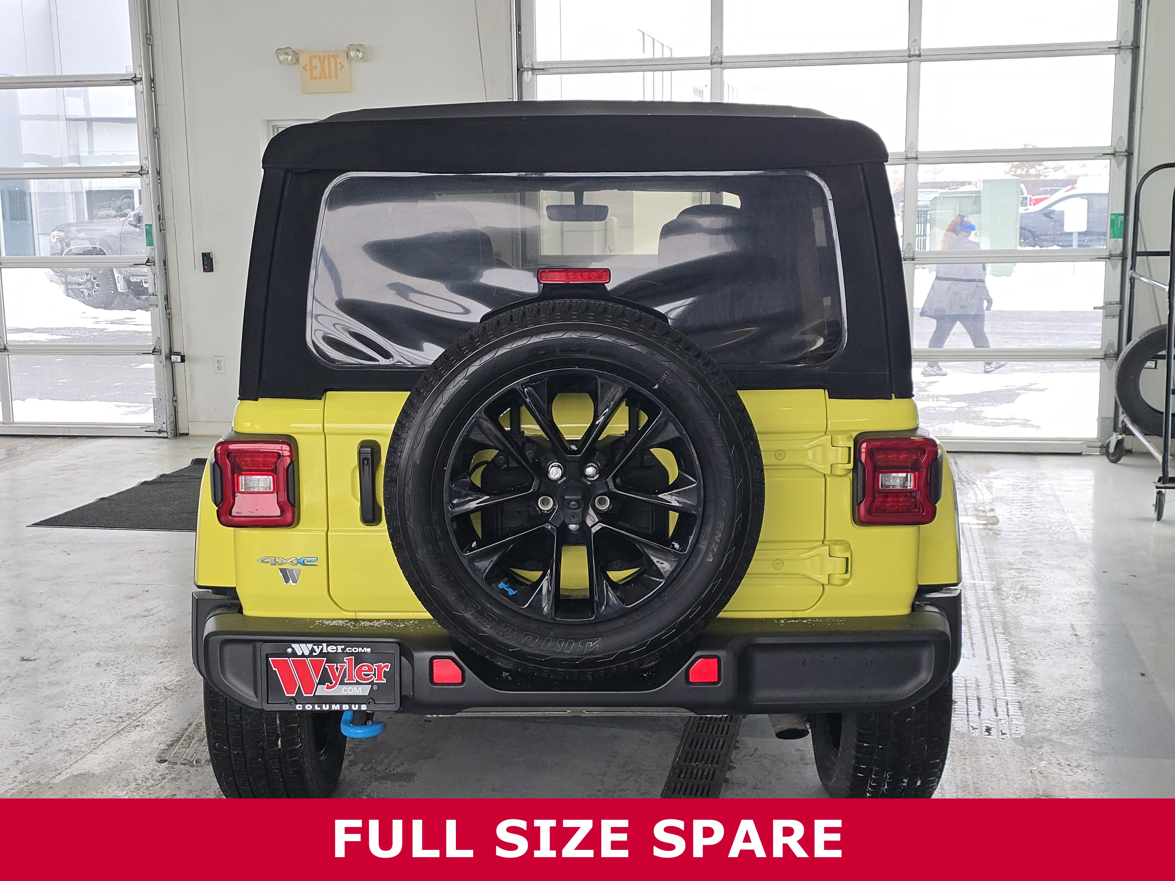 Used 2023 Jeep Wrangler Sahara w/ Cold Weather Group image 17