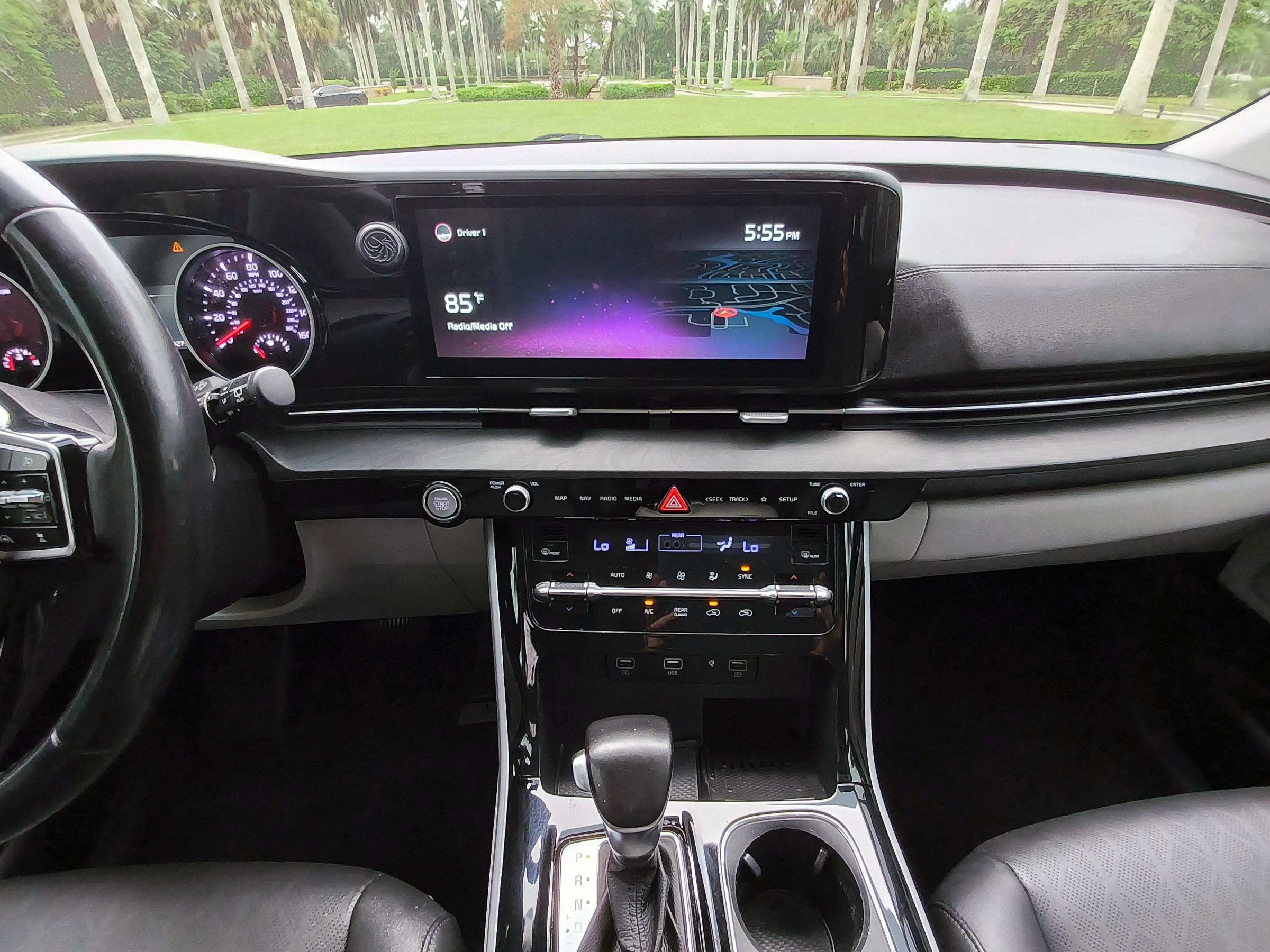 Used 2022 Kia Carnival EX FWD image 25