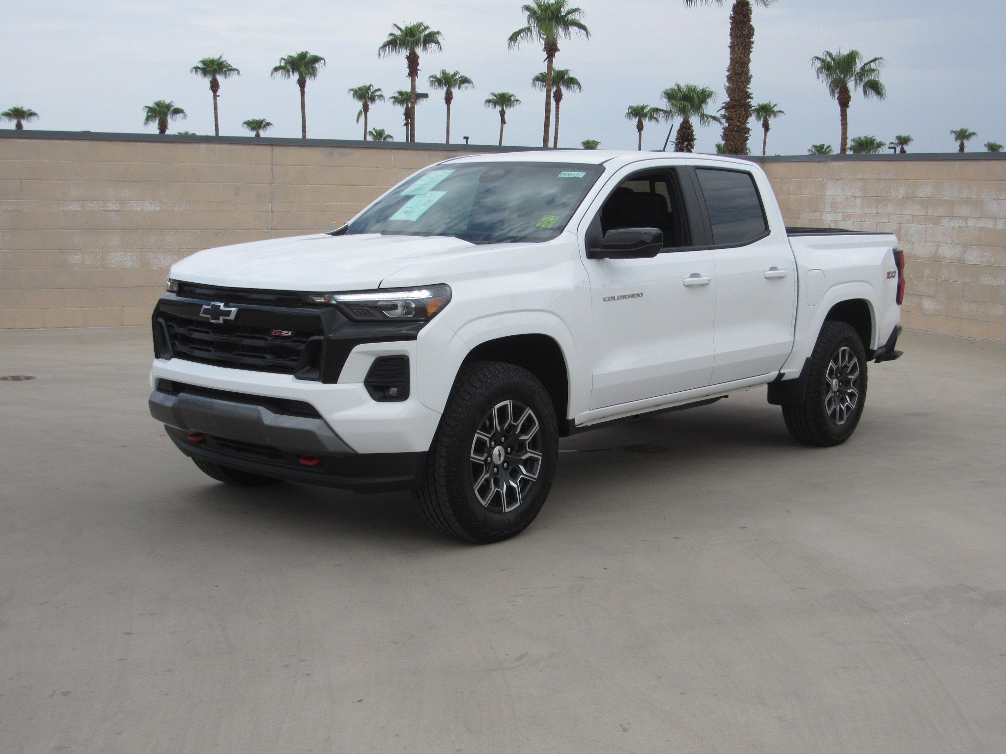 Used 2024 Chevrolet Colorado Z71 w/ Z71 Convenience Package 2