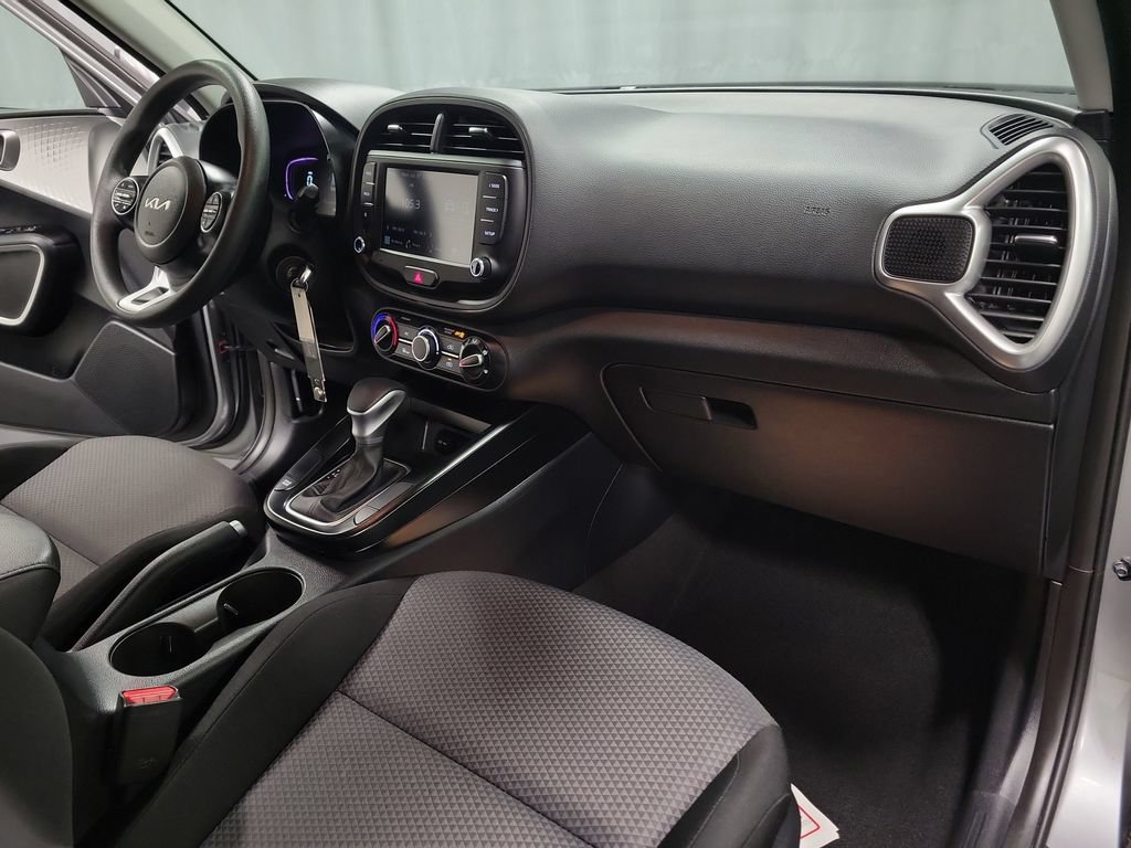 Used 2025 Kia Soul LX w/ LX Technology Package FWD image 28