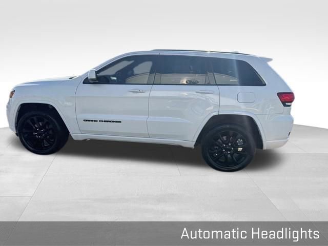 Used 2020 Jeep Grand Cherokee Altitude AWD/4WD image 9