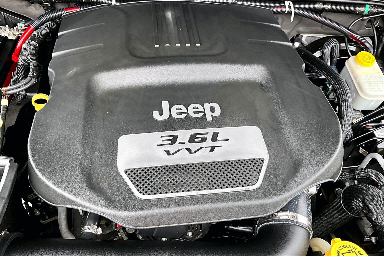 Used 2012 Jeep Wrangler Unlimited Sahara w/ Dual Top Group AWD/4WD image 28