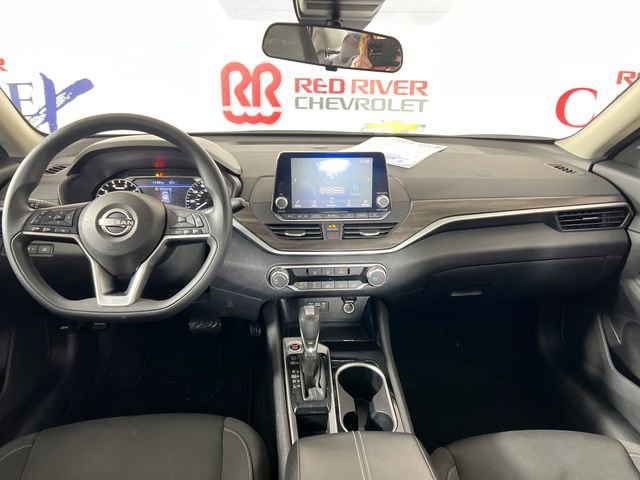 Used 2024 Nissan Altima 2.5 SV image 13