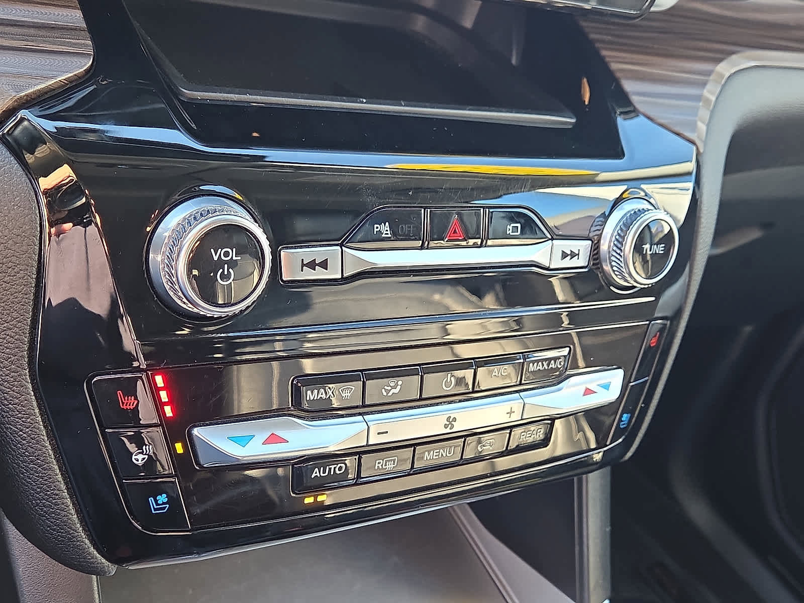 Used 2022 Ford Explorer Limited w/ Equipment Group 301A image 17