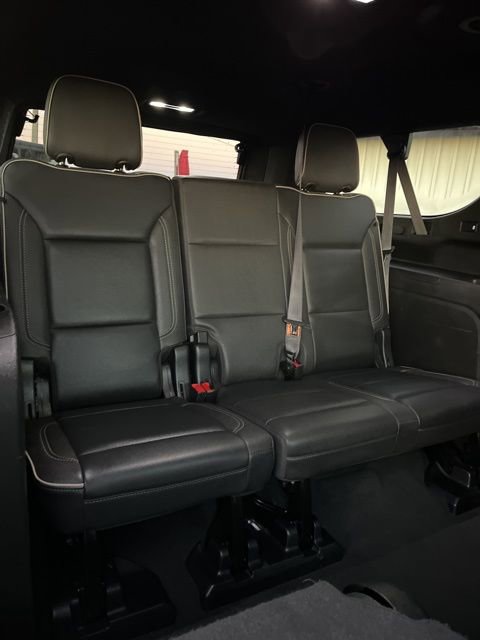 Used 2023 Chevrolet Suburban Premier image 33