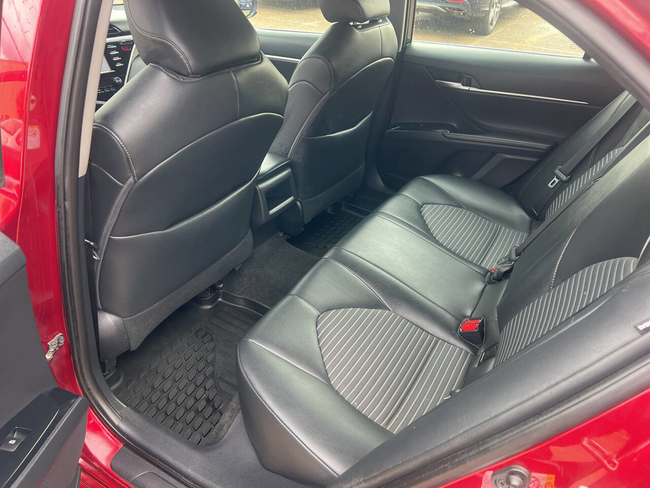 Used 2018 Toyota Camry SE w/ Moonroof Package image 12