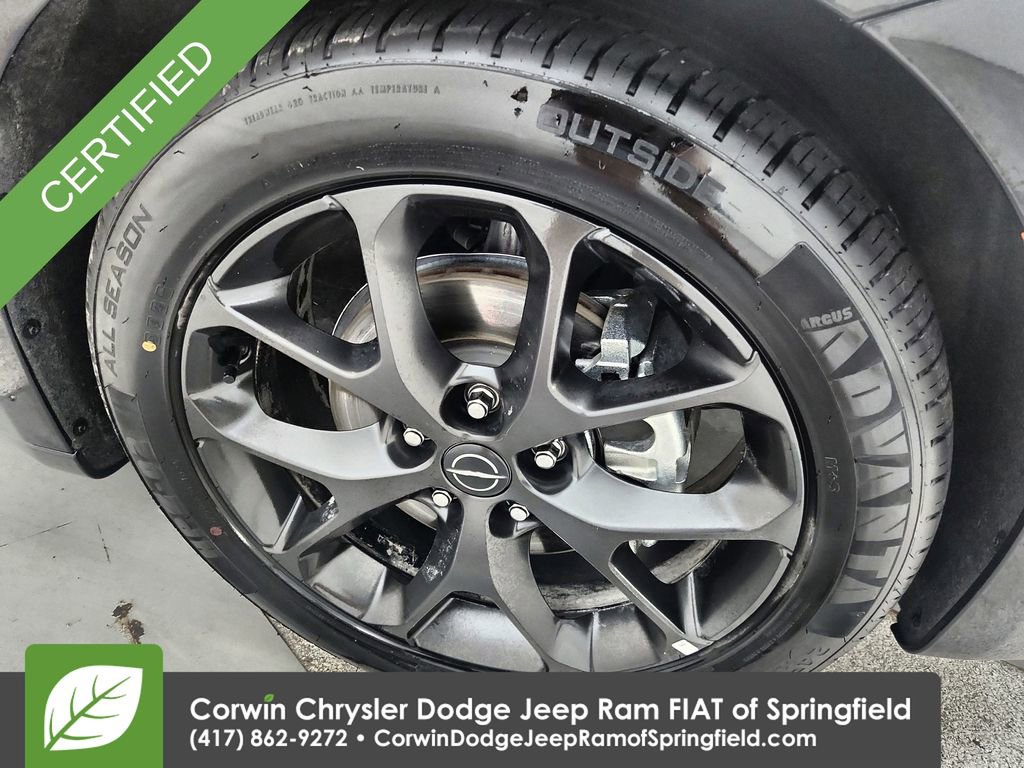 Certified 2025 Chrysler Pacifica Limited image 36