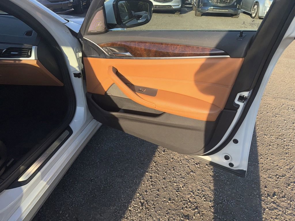 Used 2017 BMW 540i xDrive image 47