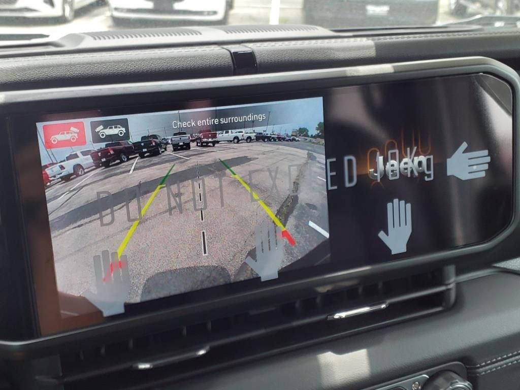 New 2024 Jeep Wrangler Unlimited Sahara w/ Technology Group AWD/4WD image 5