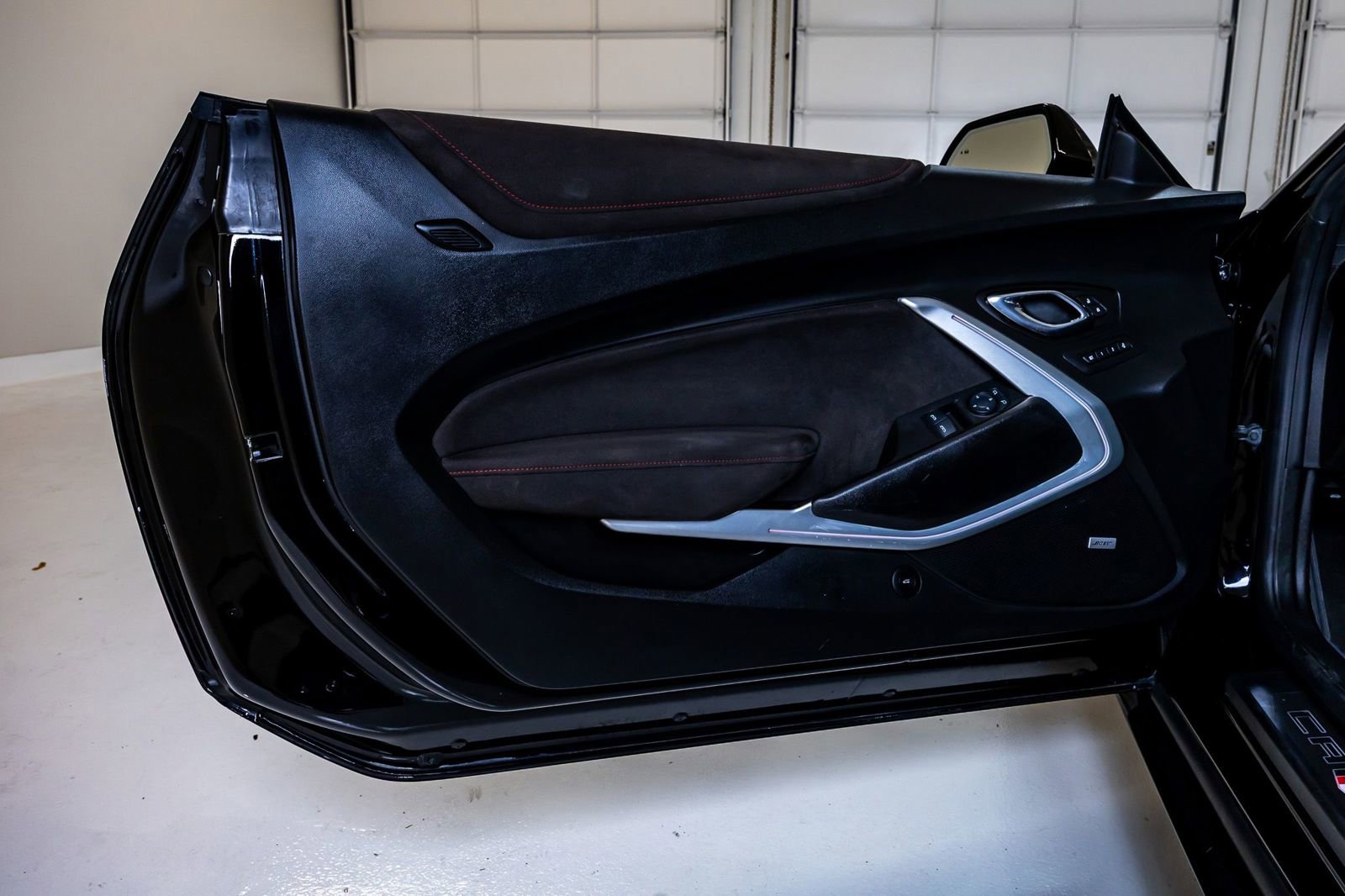 Used 2017 Chevrolet Camaro ZL1 RWD image 28