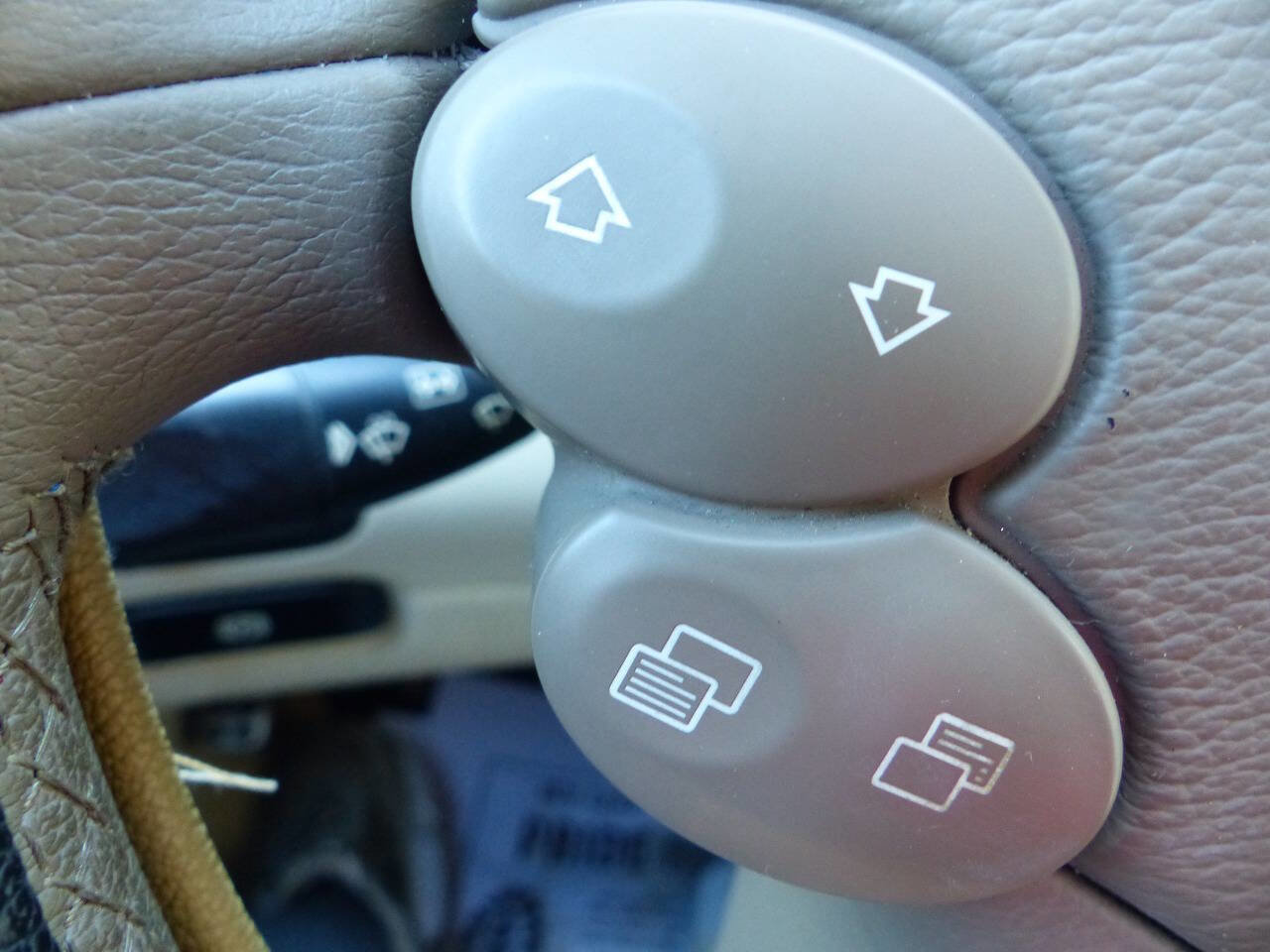 Used 2009 Mercedes-Benz CLK 350 Coupe image 26