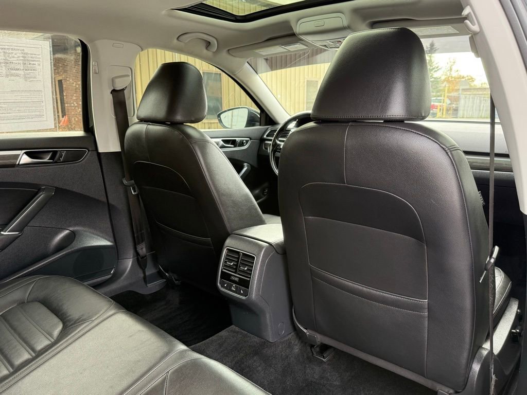 Used 2017 Volkswagen Passat 1.8T SEL Premium image 19