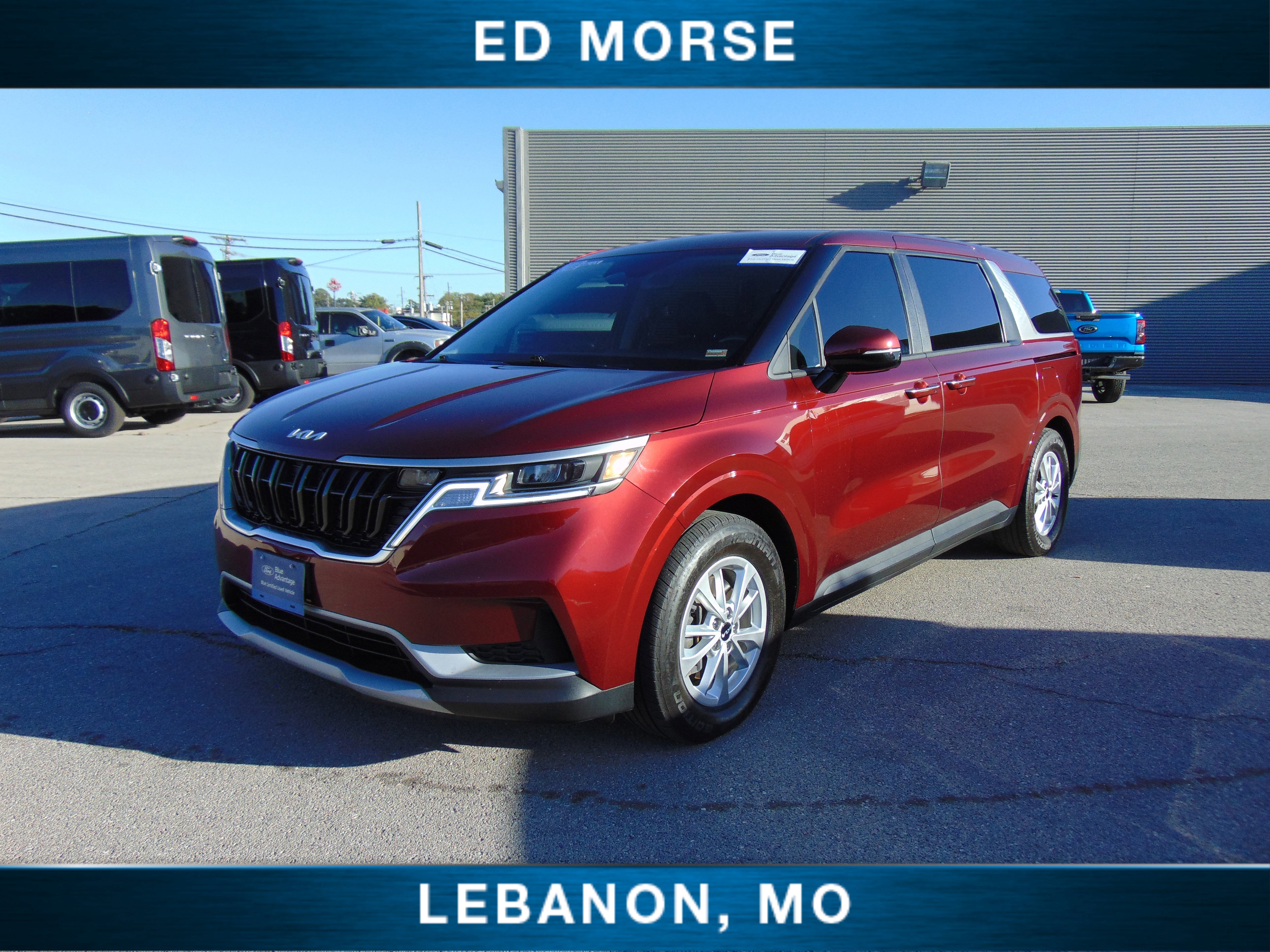 Used 2023 Kia Carnival LX image 1