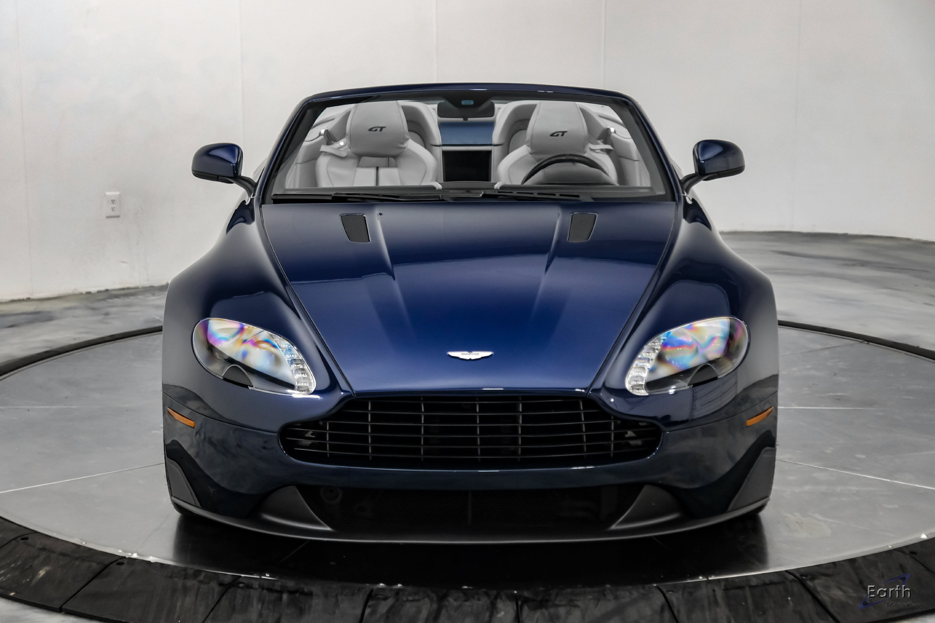 Used 2015 Aston Martin V8 Vantage GT RWD image 38