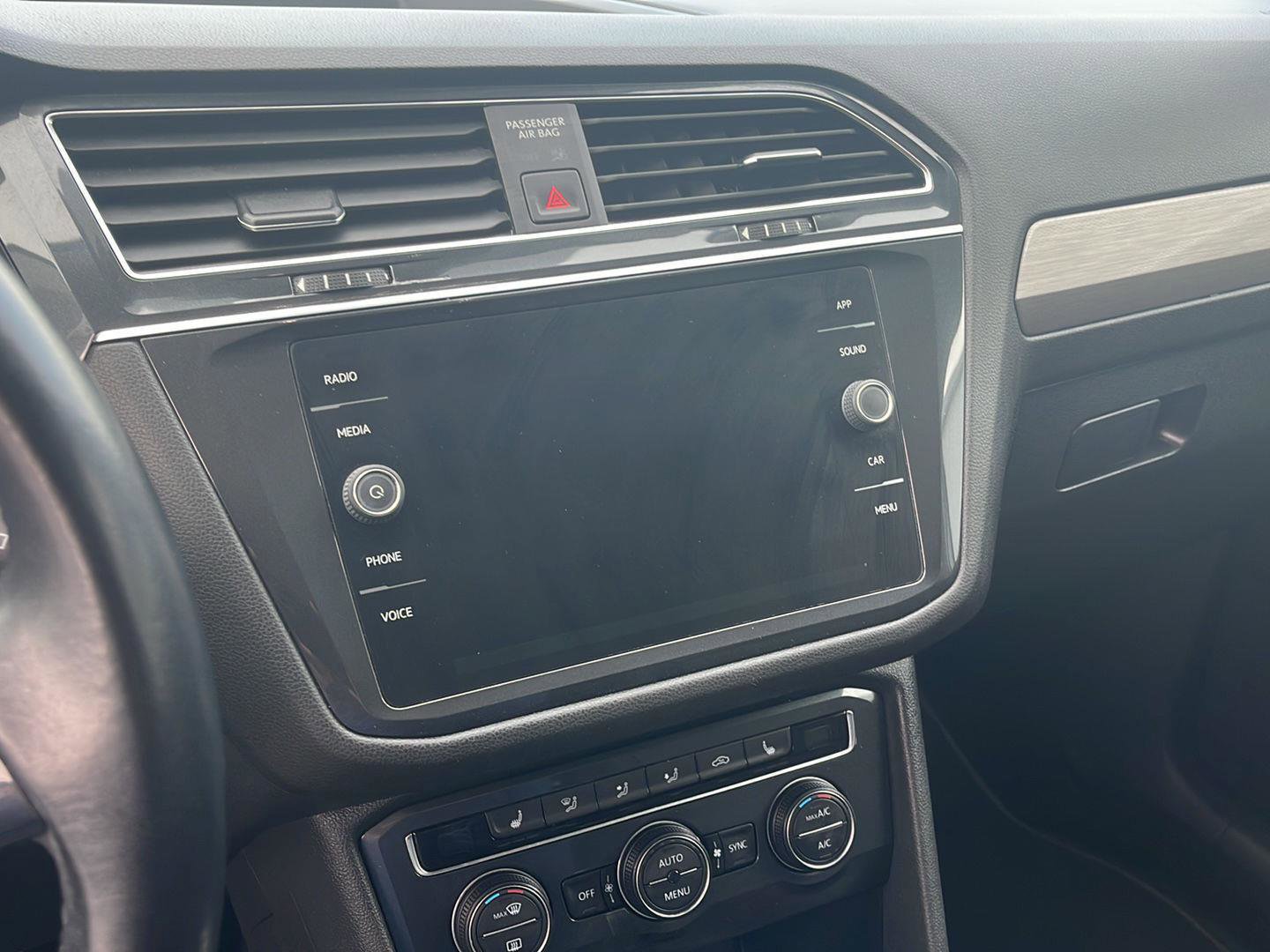 Used 2019 Volkswagen Tiguan SE w/ Panoramic Sunroof Package image 11