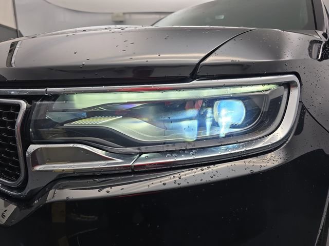 Used 2024 Jeep Wagoneer Series II w/ Flexible Seating Group image 14