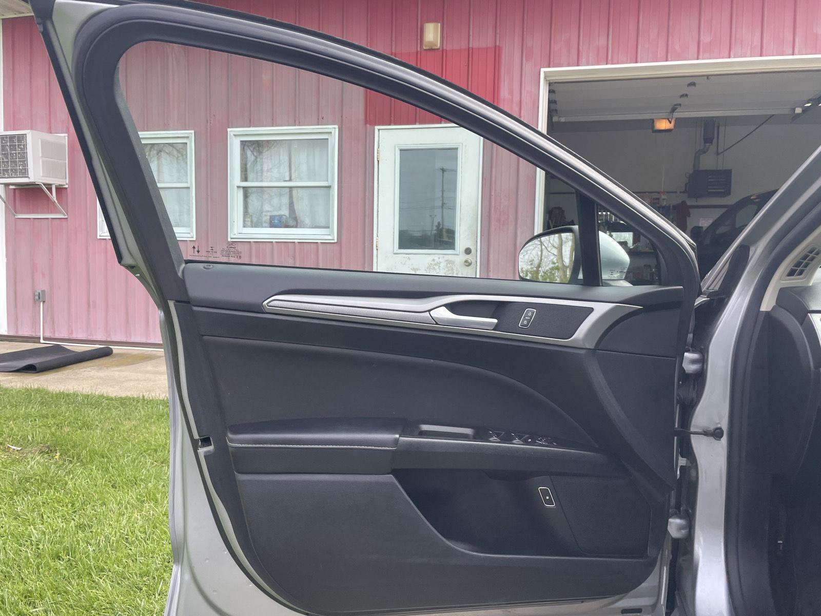 Used 2020 Ford Fusion SE image 12