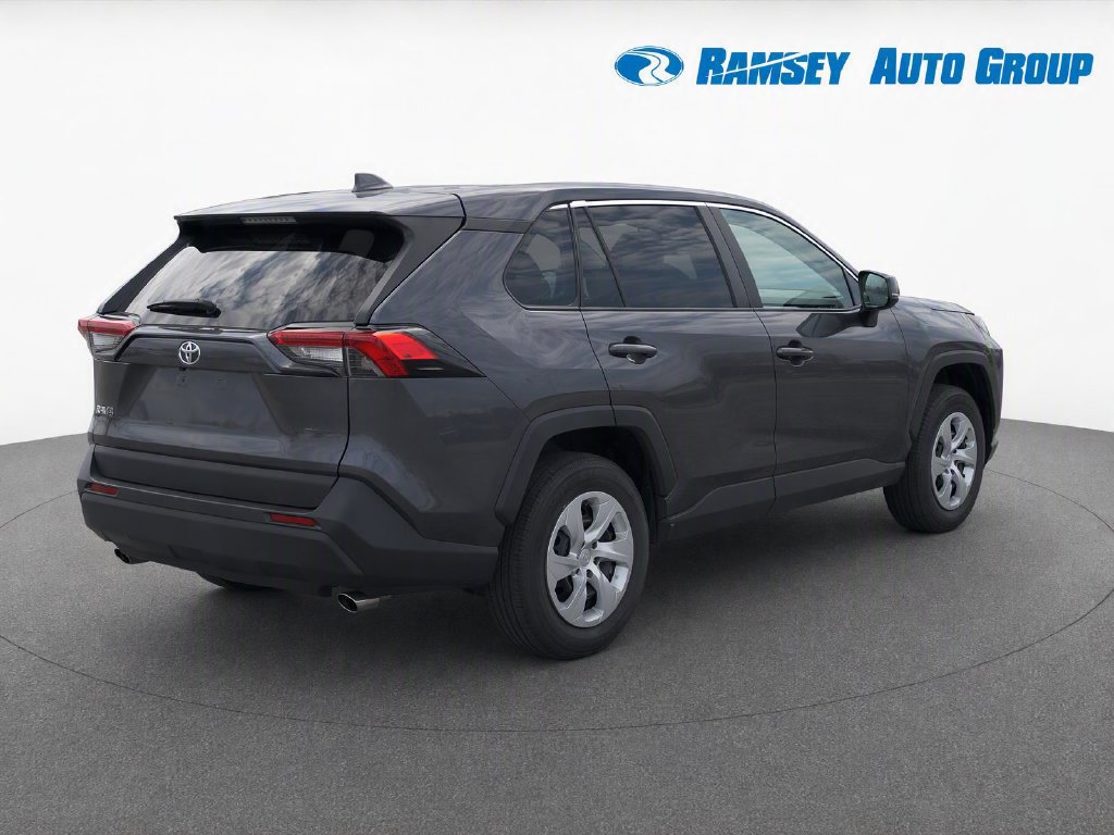 Used 2023 Toyota RAV4 LE AWD/4WD image 4