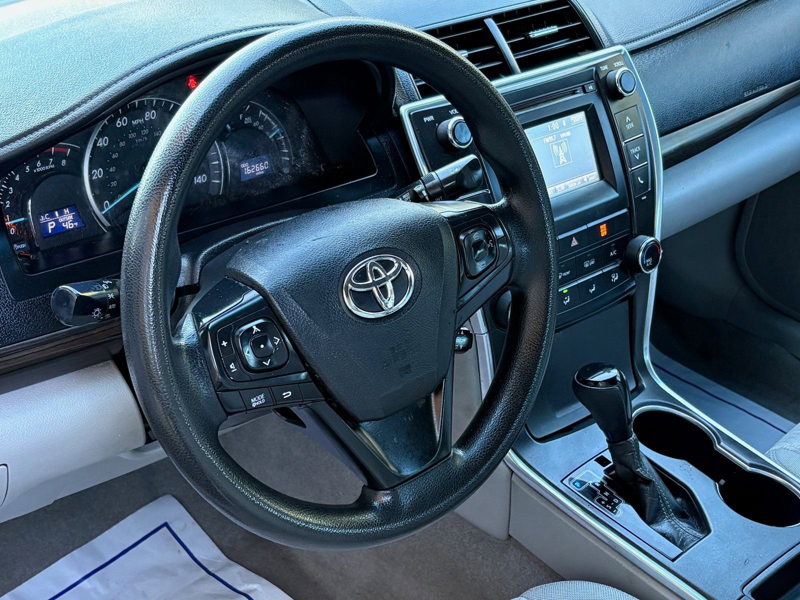 Used 2015 Toyota Camry LE image 11