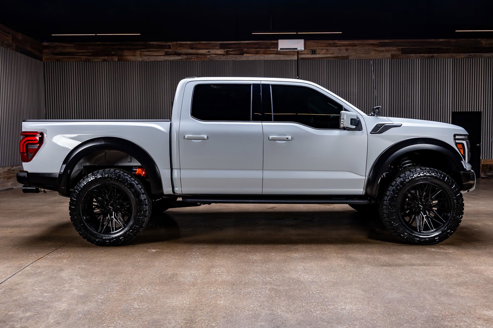 Used 2025 Ford F150 Raptor AWD/4WD image 11
