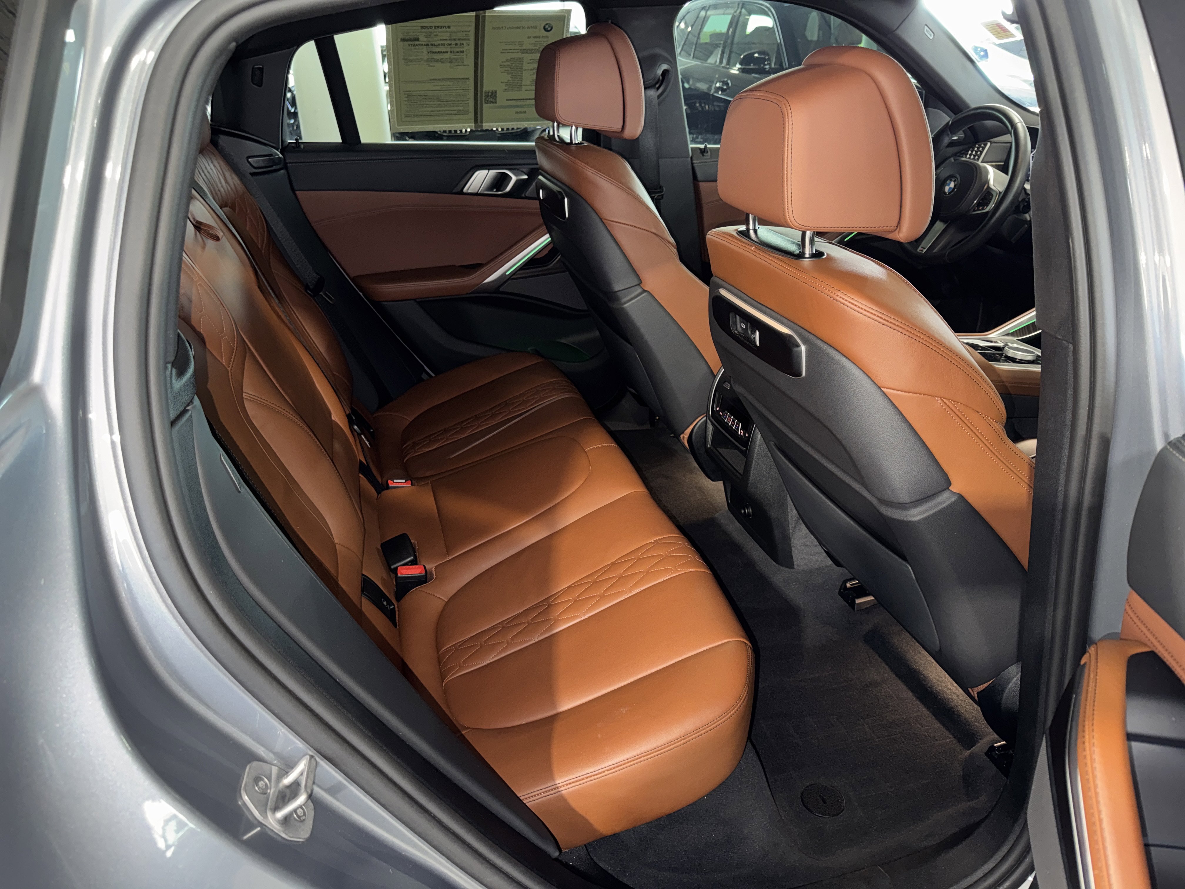 Used 2025 BMW X6 xDrive40i w/ Climate Comfort Package image 12