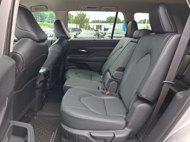 Used 2025 Toyota Grand Highlander AWD image 17