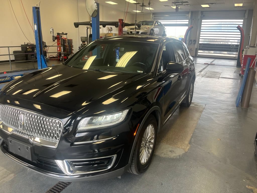 Used 2019 Lincoln Nautilus Premier AWD/4WD image 2