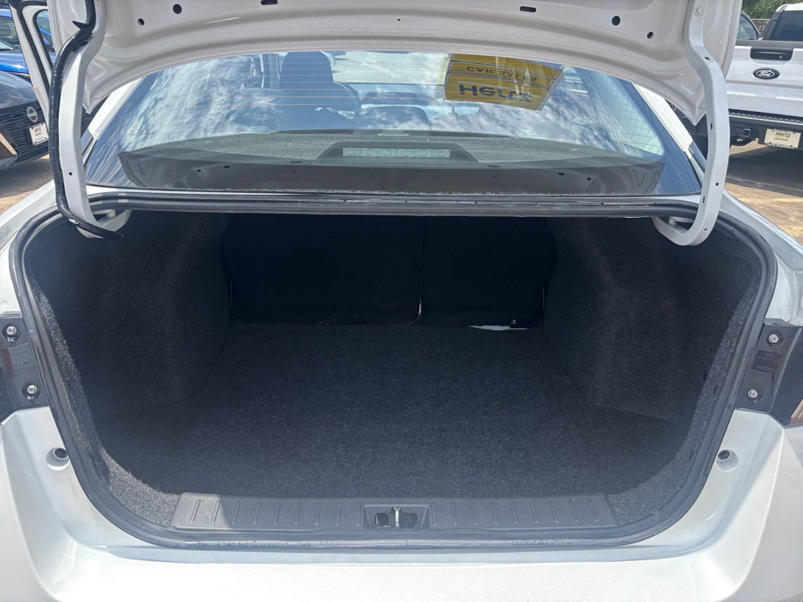 Used 2025 Nissan Versa SV FWD image 28