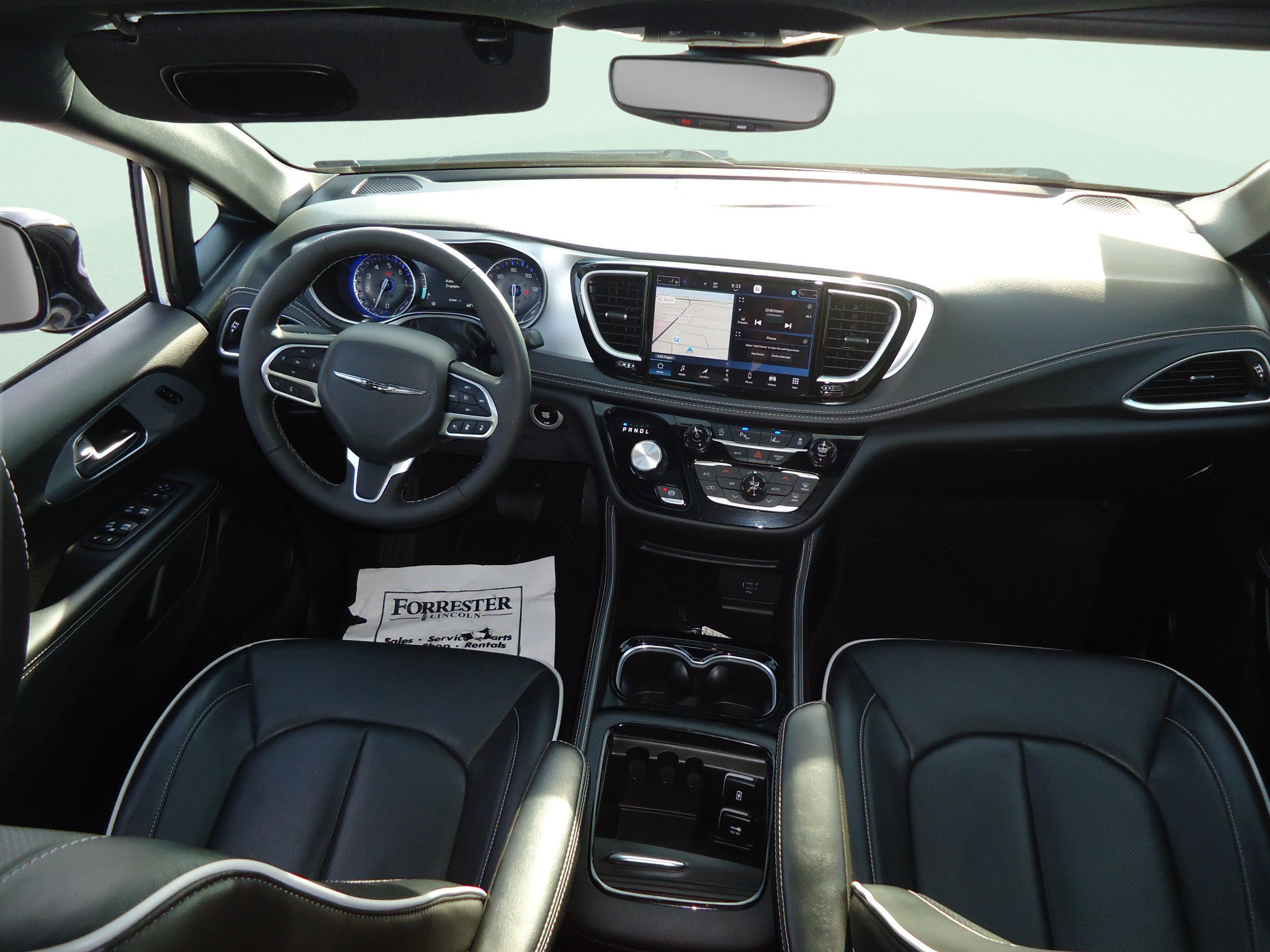 Used 2026 Chrysler Pacifica Limited FWD image 10