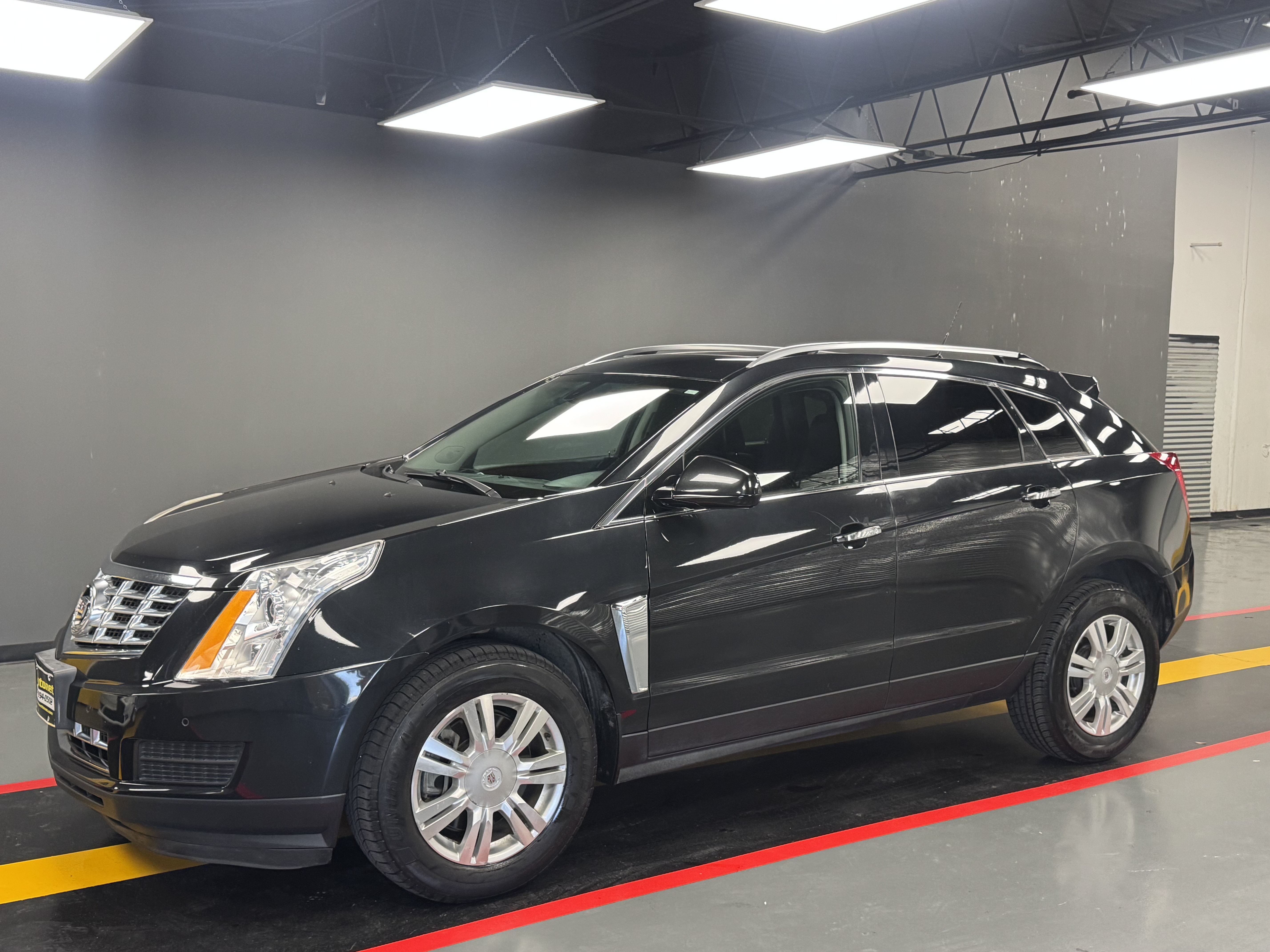 Used 2013 Cadillac SRX Luxury AWD/4WD image 2