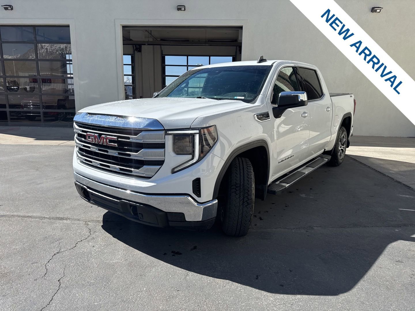Used 2023 GMC Sierra 1500 SLE image 3