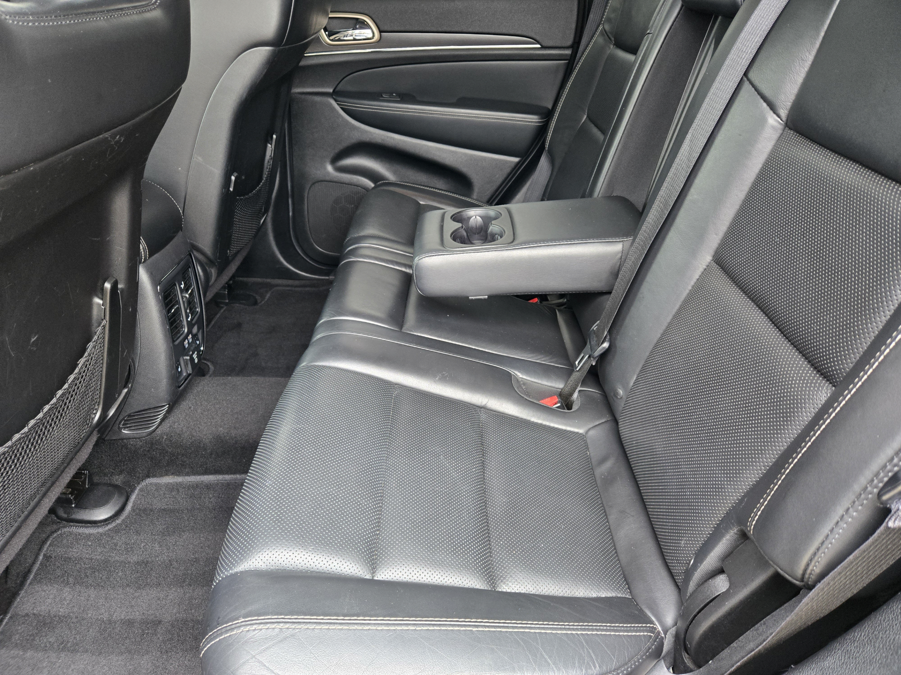 Used 2014 Jeep Grand Cherokee Limited w/ Luxury Group II RWD image 25