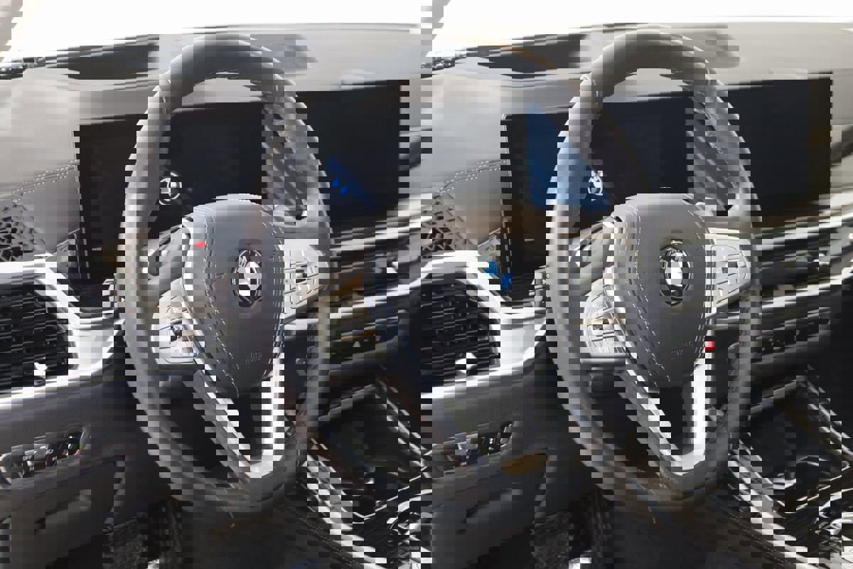 Used 2023 BMW X7 xDrive40i w/ Premium Package image 6