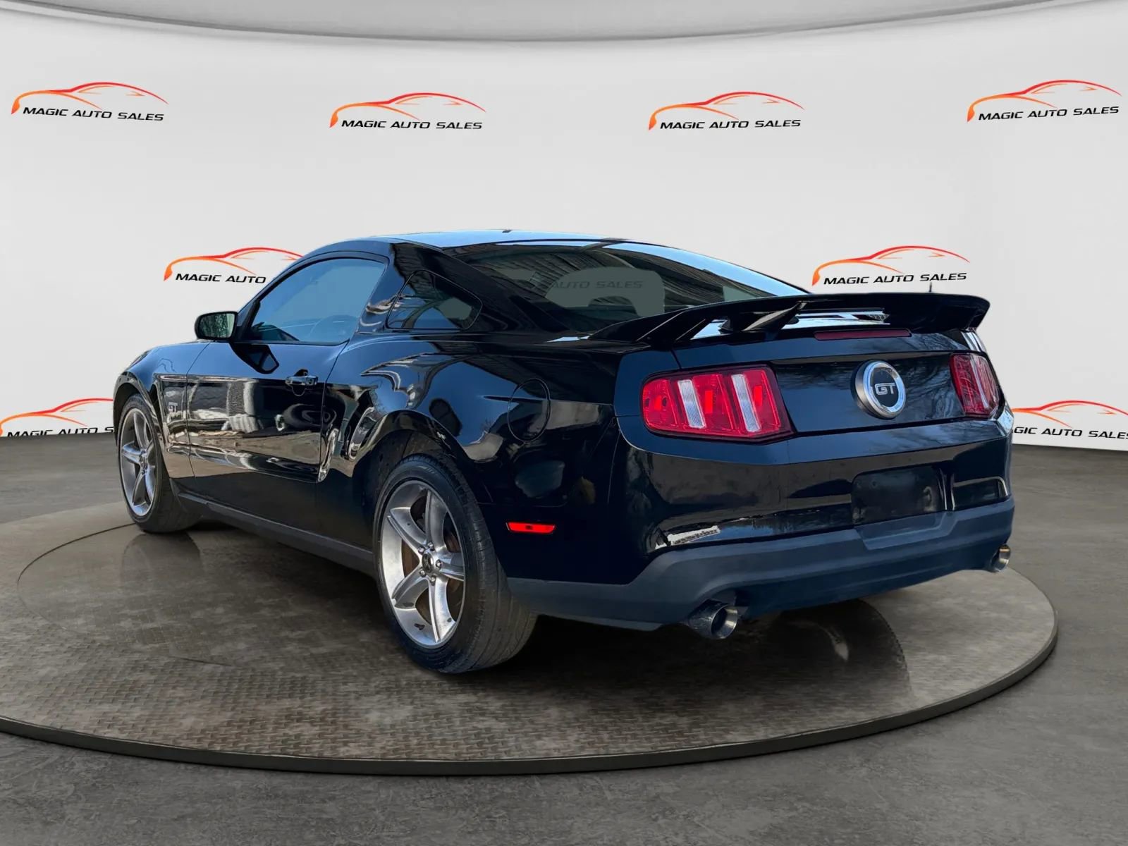 Used 2010 Ford Mustang GT image 6