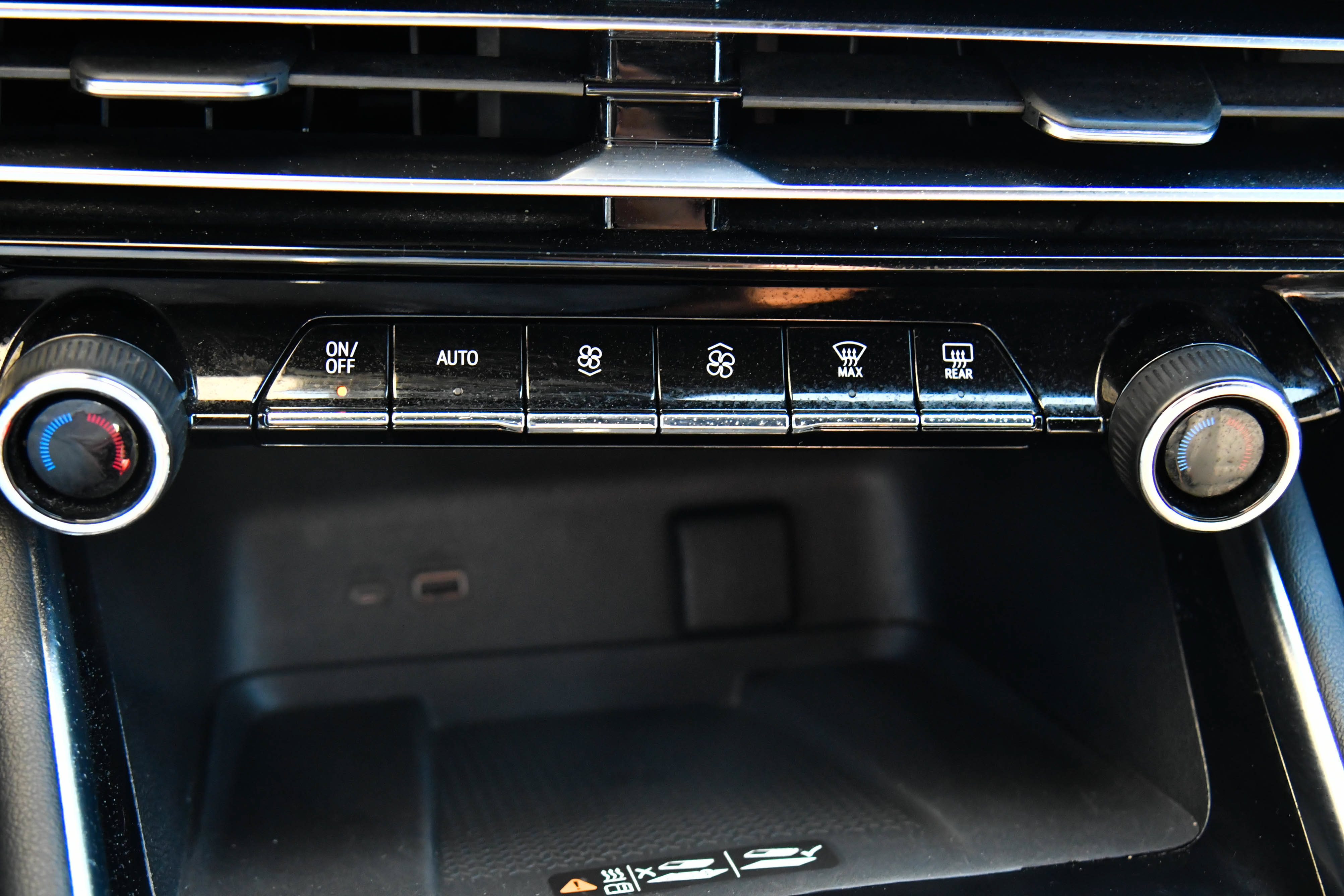 Used 2024 Chevrolet Traverse LT FWD image 32