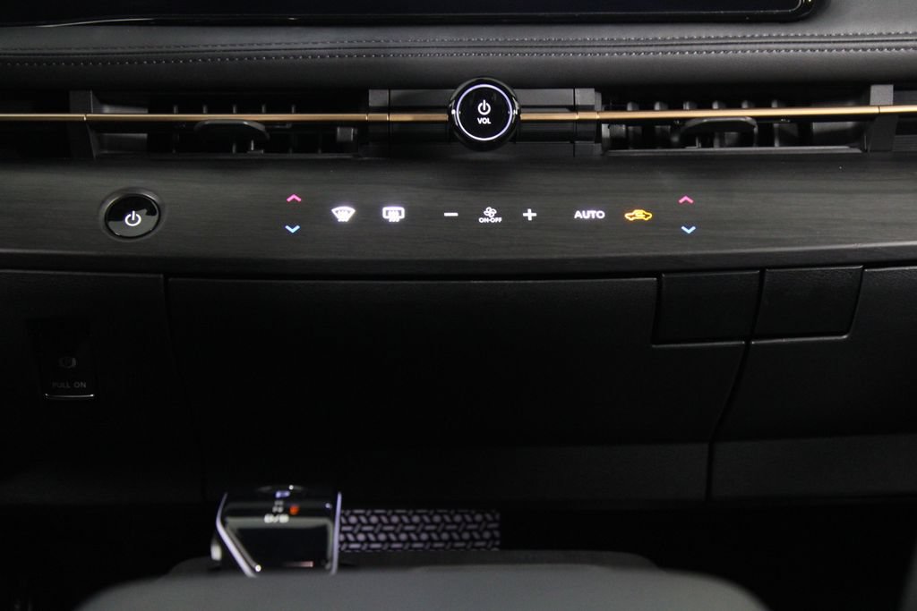 Certified 2024 Nissan Ariya AWD image 22